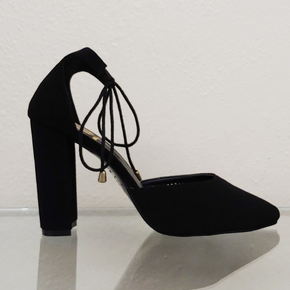 Women's Black Heels - Picture 4 of 6